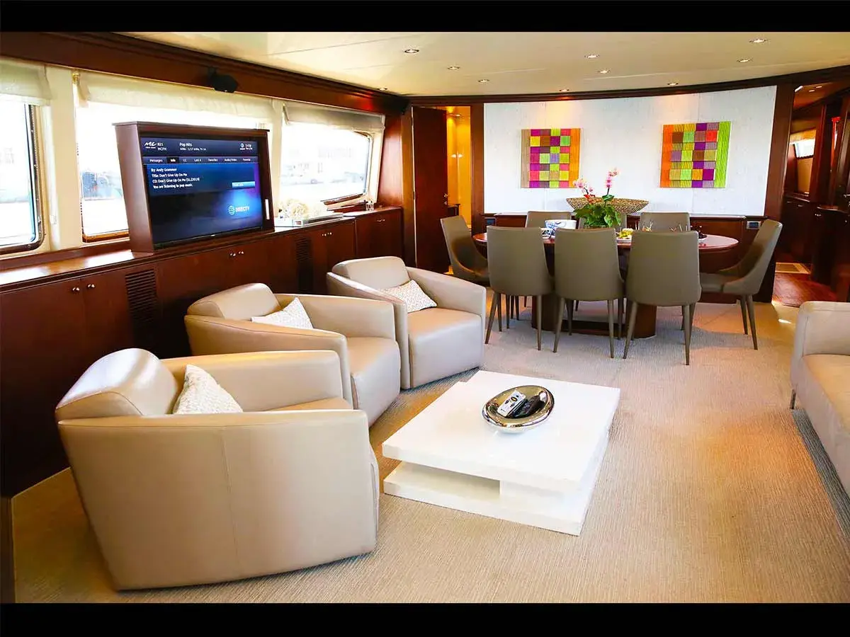 100' Azimut photo 14