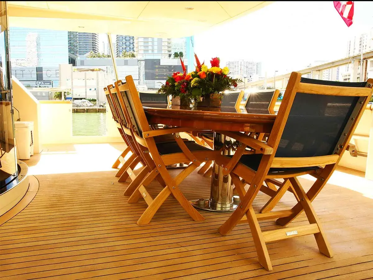 100' Azimut photo 23