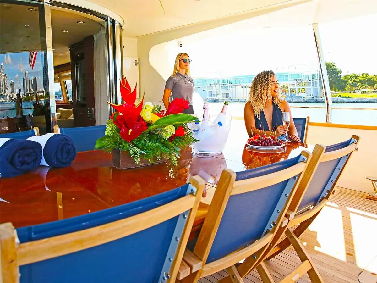 100' Azimut photo 24