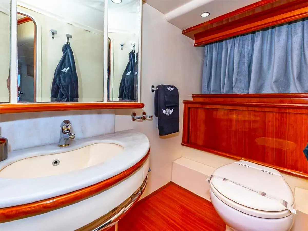 62' Azimut photo 2