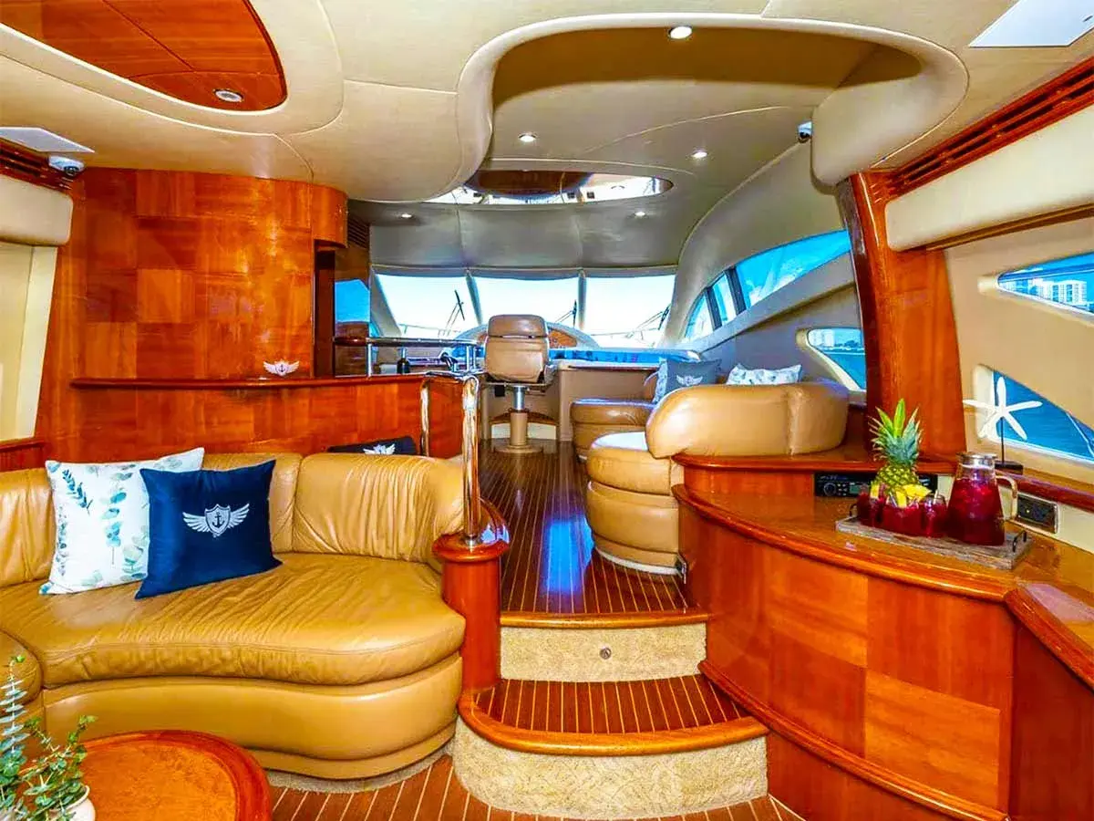 62' Azimut photo 5