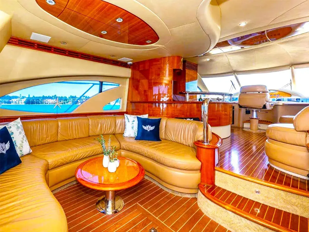 62' Azimut photo 6