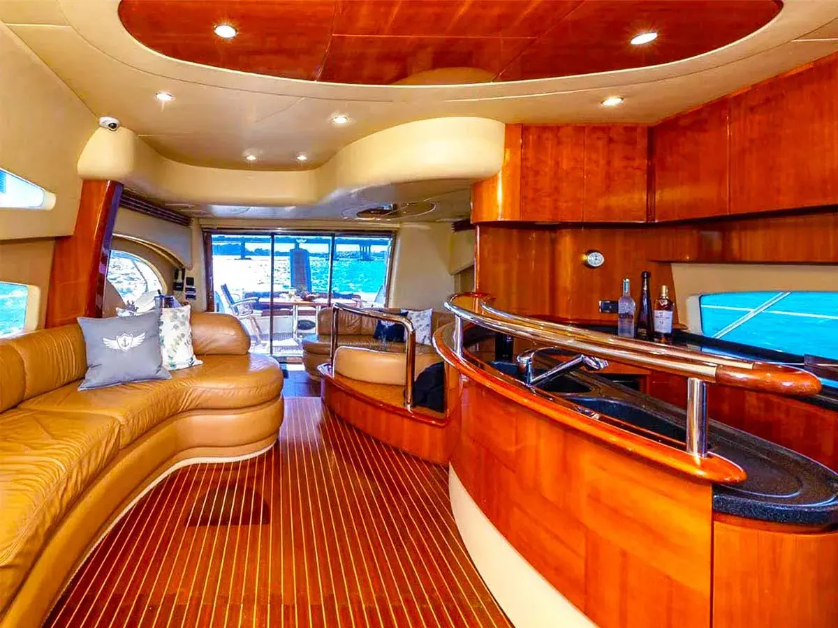 62' Azimut photo 9
