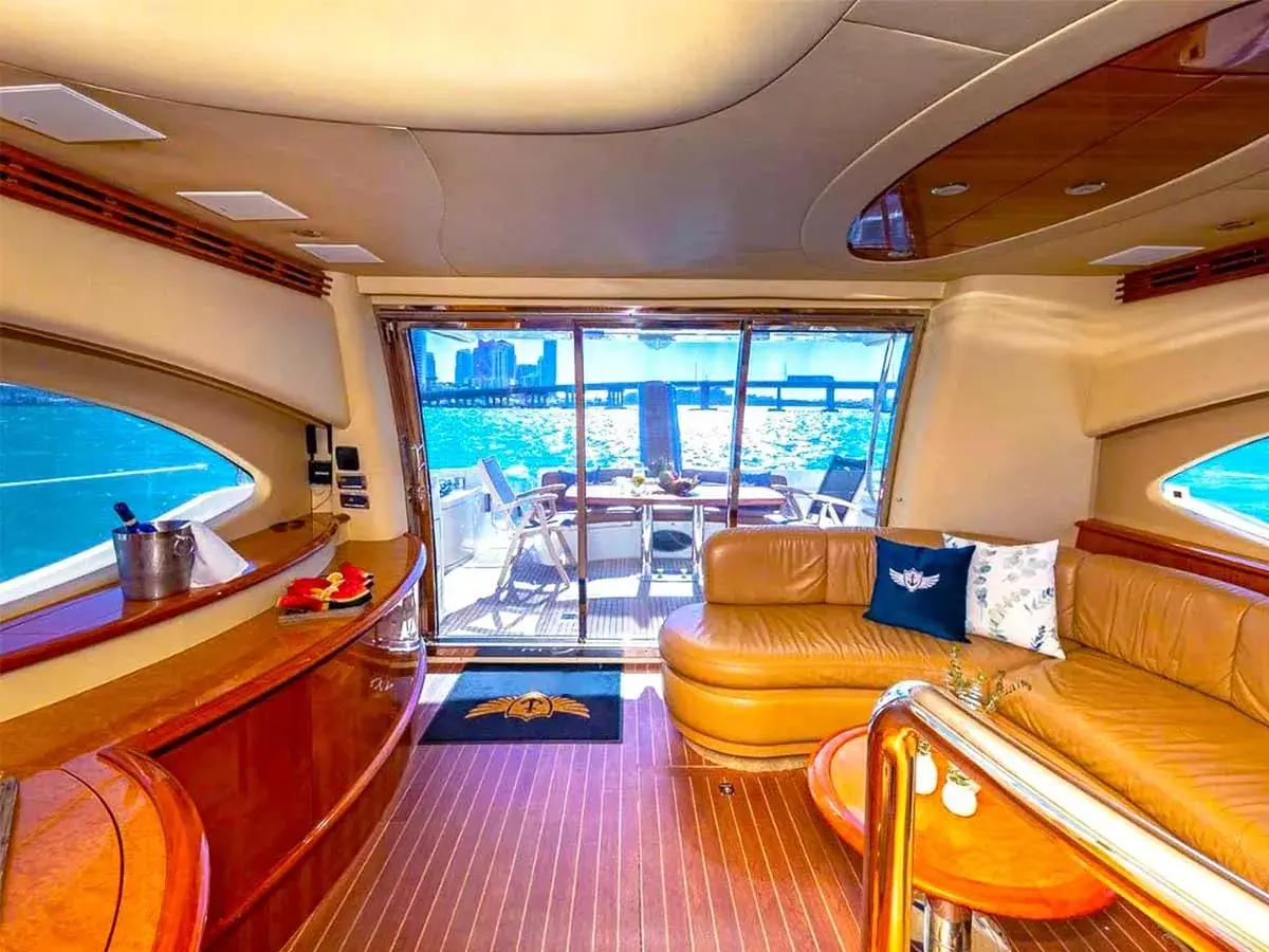 62' Azimut photo 11