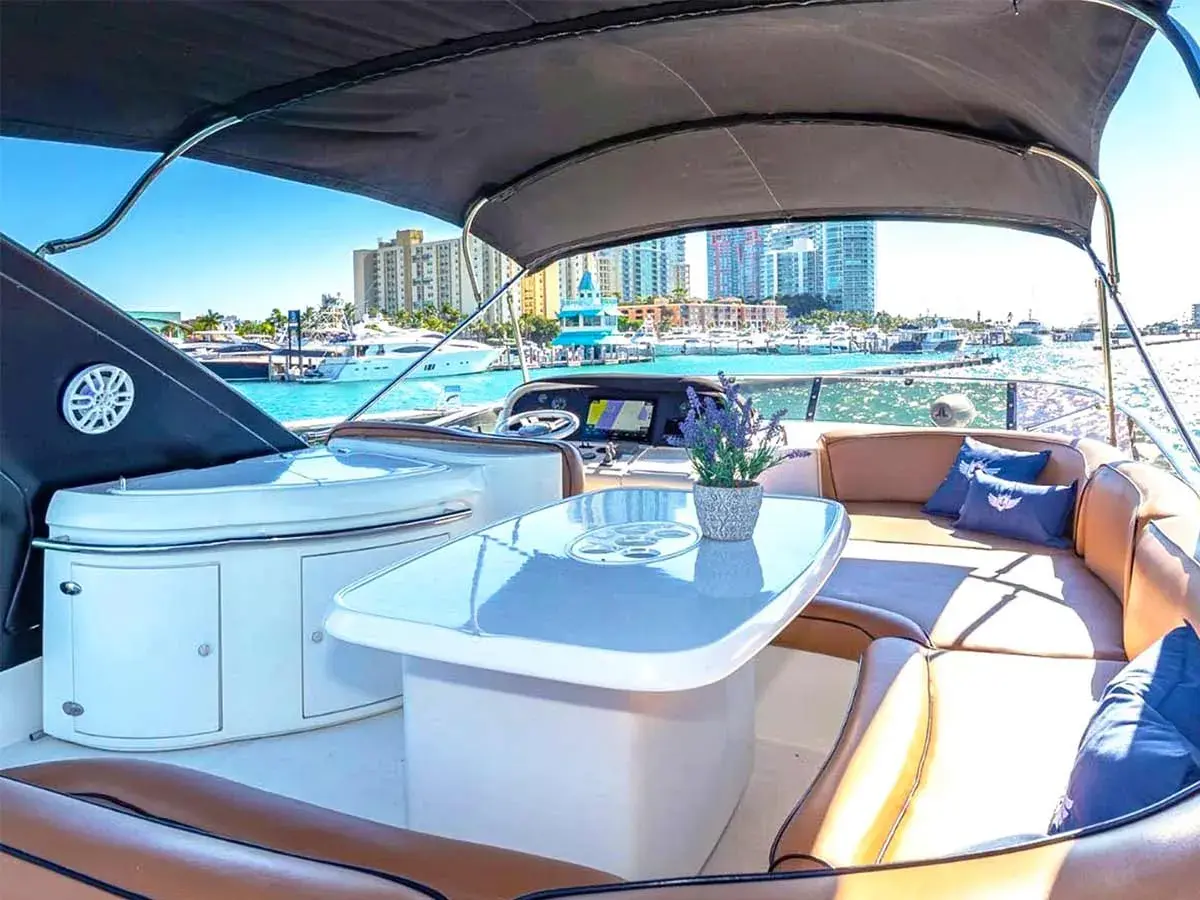 62' Azimut photo 14