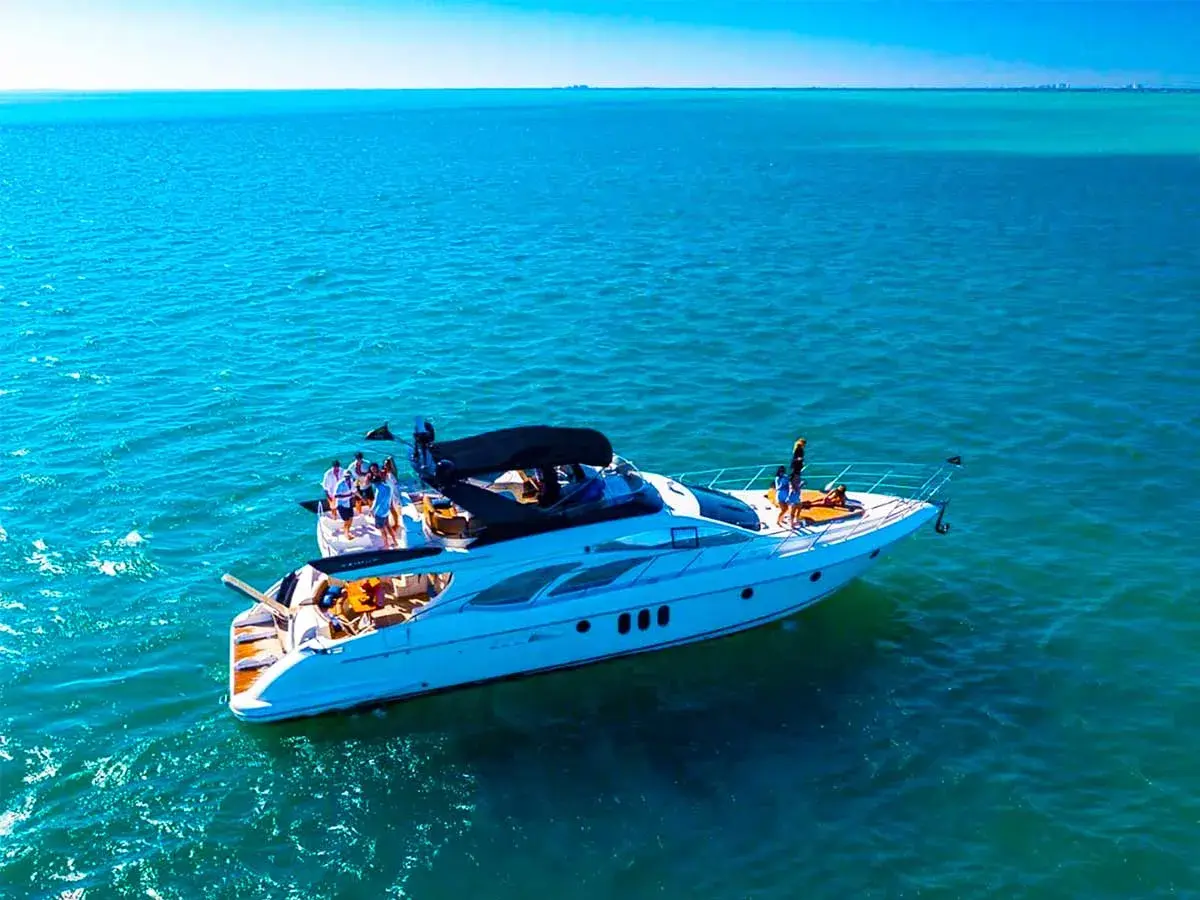 62' Azimut photo 19