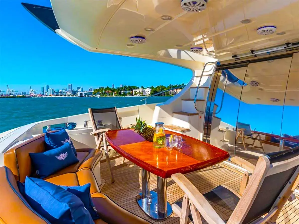 62' Azimut photo 22