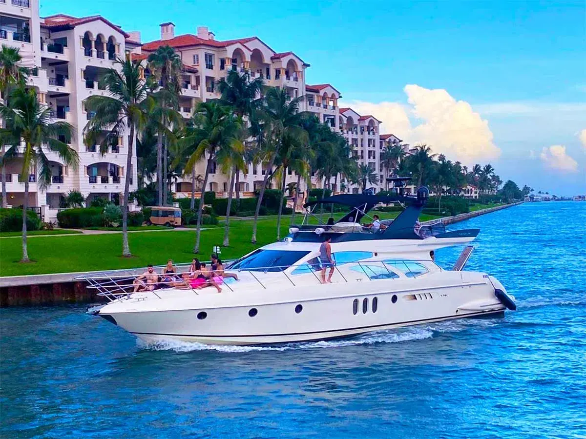 62' Azimut photo 24