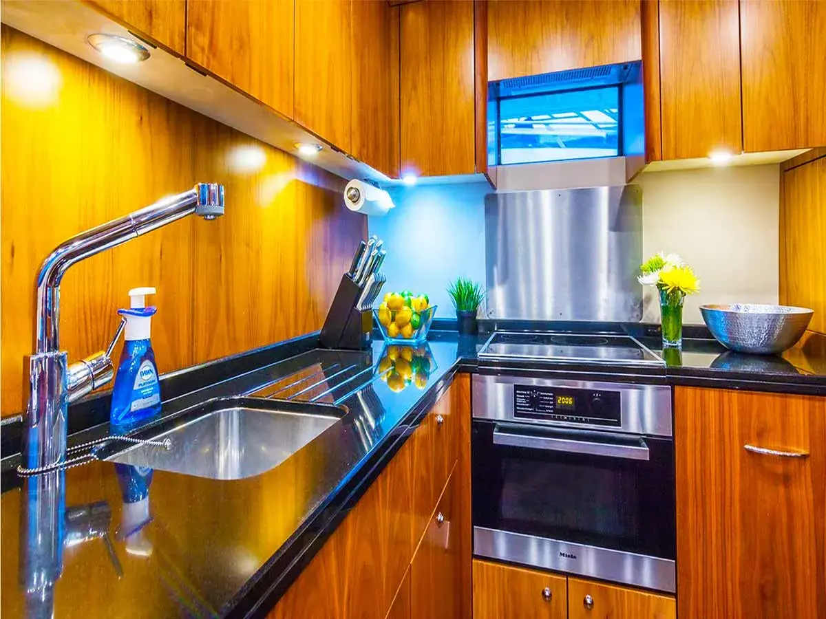 75' Sunseeker photo 6