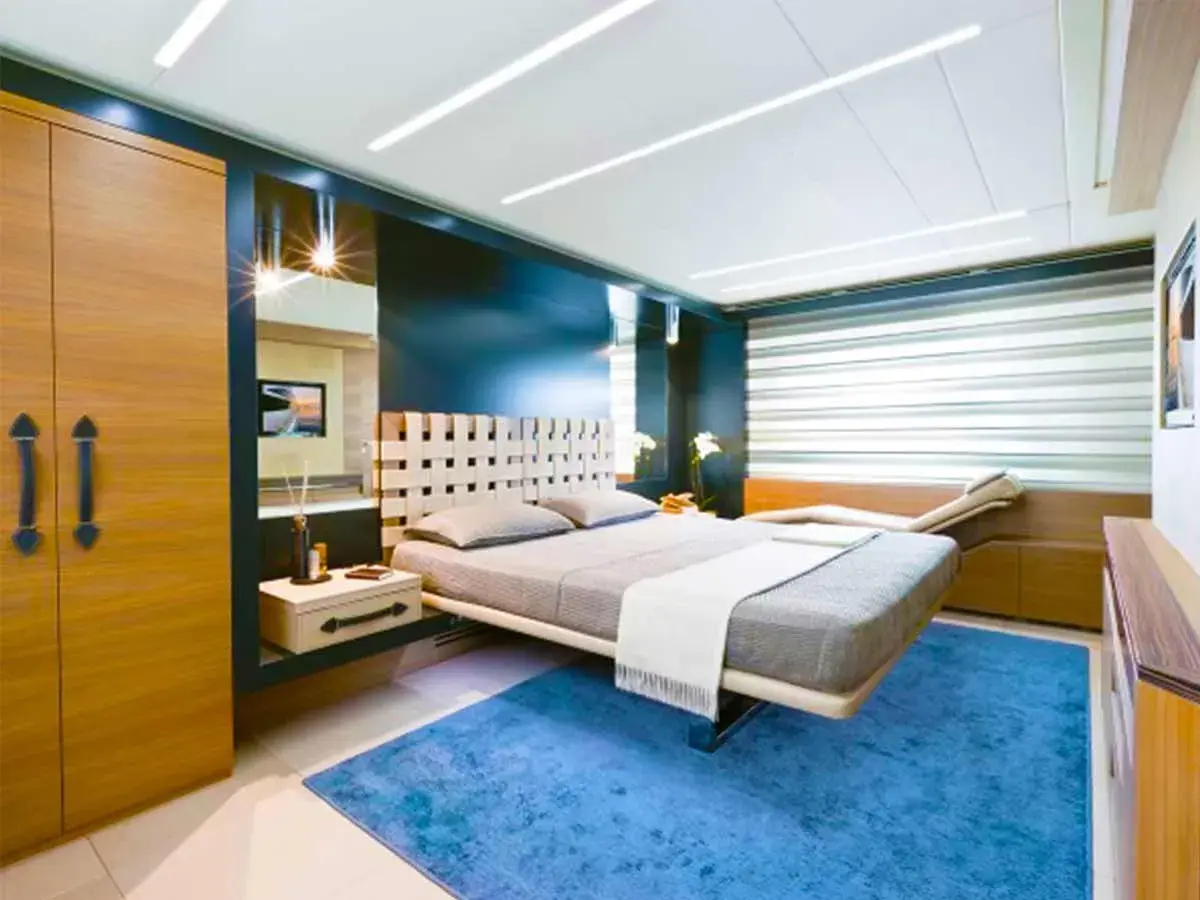 92' Pershing photo 16